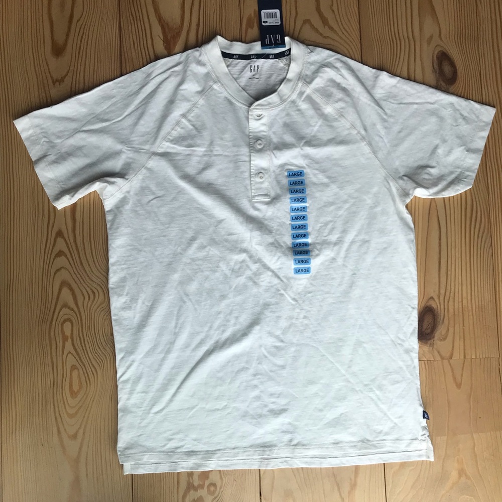 NWT Men’s Large Gap Short Sleeved Henley in Cream